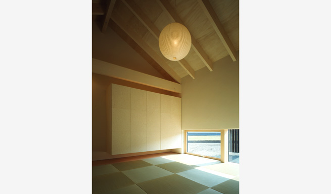 客間和室を望む。