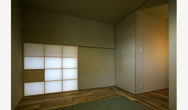 エントランス脇のTATAMI ROOM。