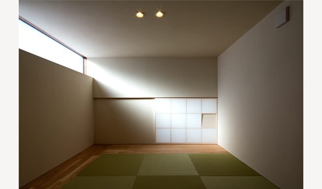 エントランス脇に離れの様にしつらえたTATAMI ROOM。