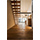 エントランスより階段越しにリビングを望む。