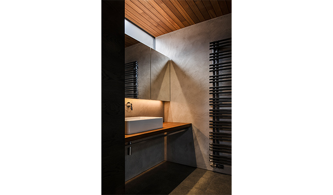 ハイサイドライトの光が差し込むユーティリティ。